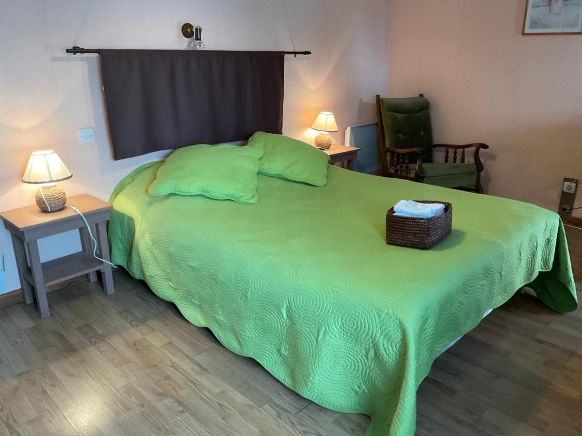 Chambres, Table D'Hotes Et Gites Les Mesanges Saint-Jean-de-Sauves Dış mekan fotoğraf