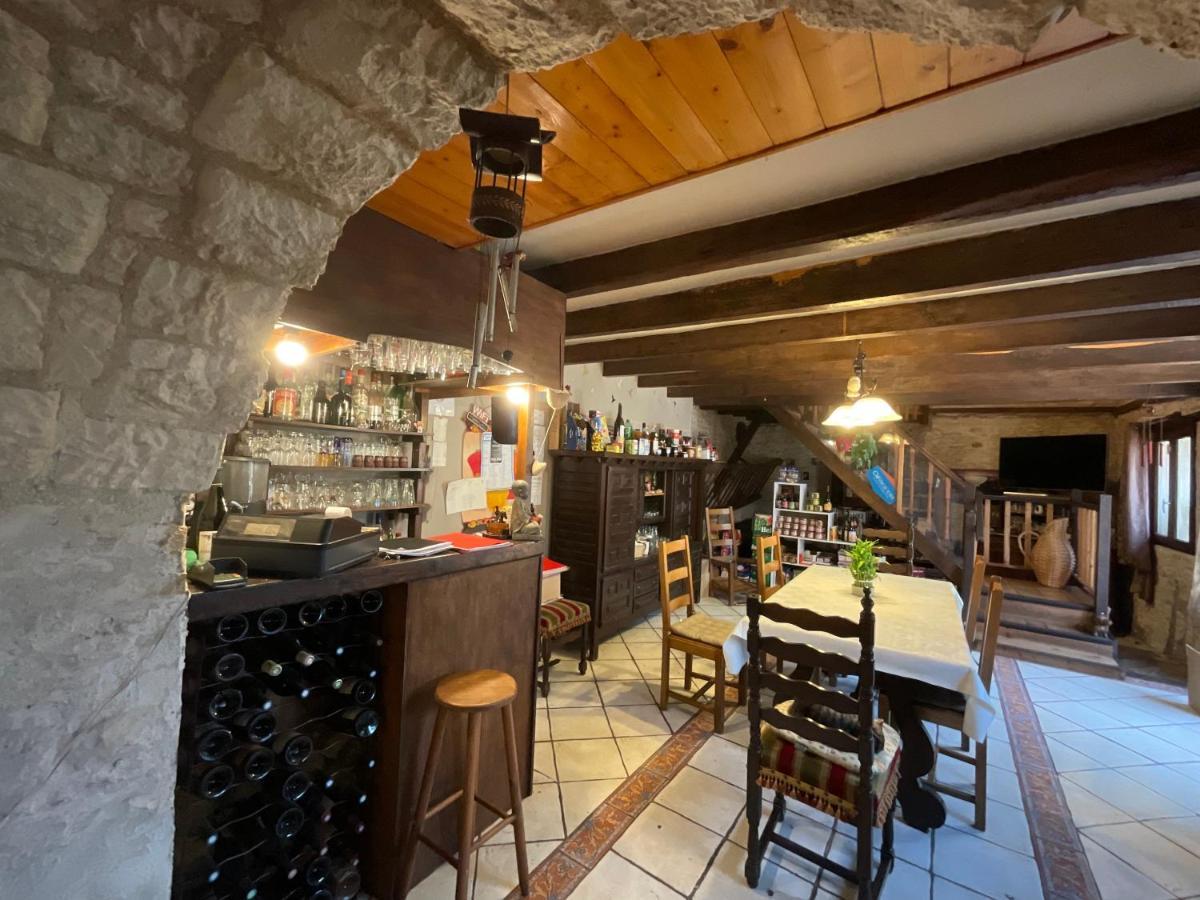 Chambres, Table D'Hotes Et Gites Les Mesanges Saint-Jean-de-Sauves Dış mekan fotoğraf
