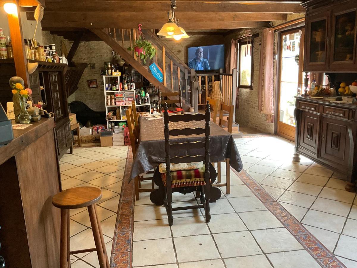Chambres, Table D'Hotes Et Gites Les Mesanges Saint-Jean-de-Sauves Dış mekan fotoğraf